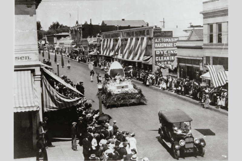 Black and white of egg day parade in 1918