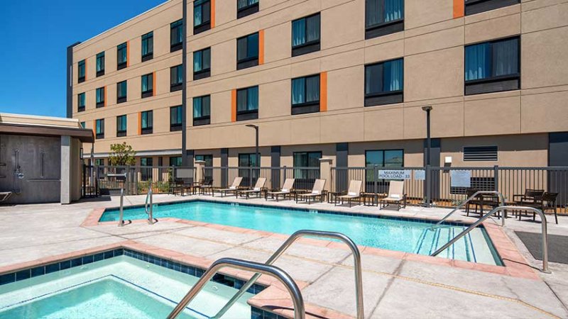 Courtyard by marriott petaluma sonoma county pool and whirlpool