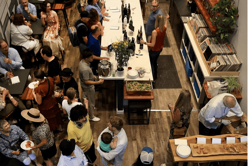 Live music every saturday at montagne russe